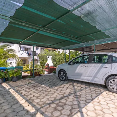 בית נופש Family House Veli Joze פורץ
