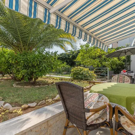 Family House Veli Joze בית נופש